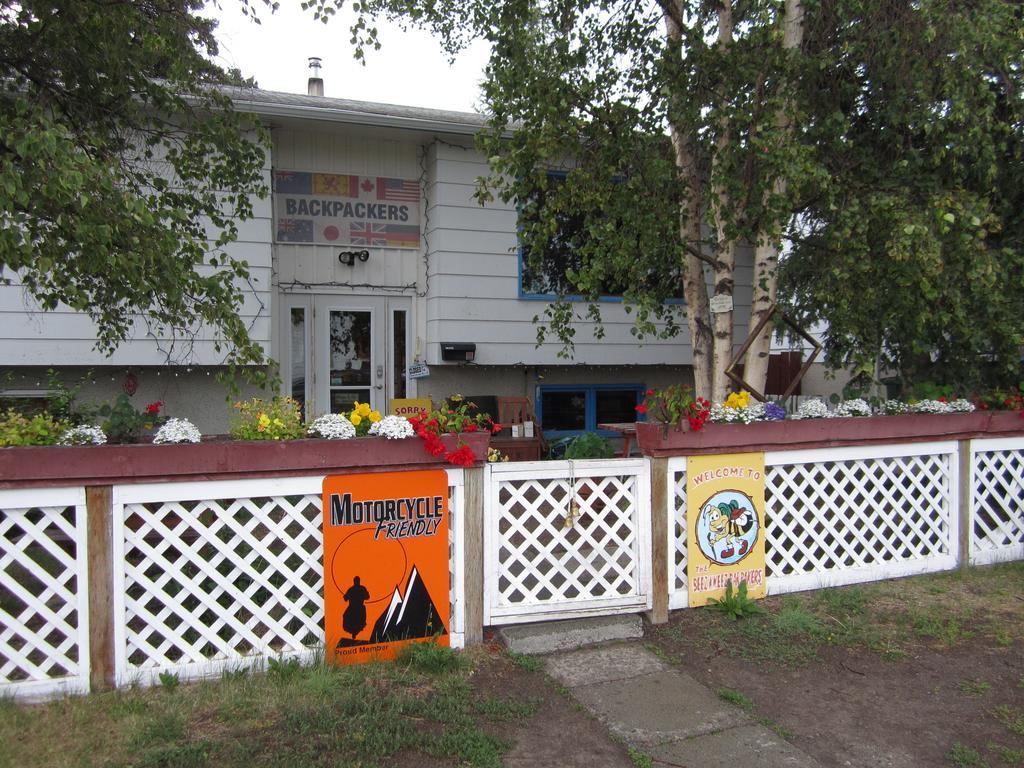 Beez Kneez Bakpakers Hostel ไวท์ฮอร์ส ภายนอก รูปภาพ