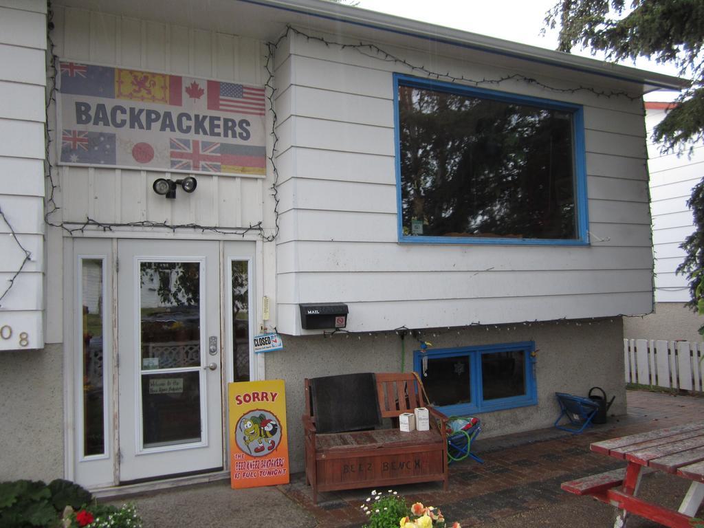 Beez Kneez Bakpakers Hostel ไวท์ฮอร์ส ภายนอก รูปภาพ